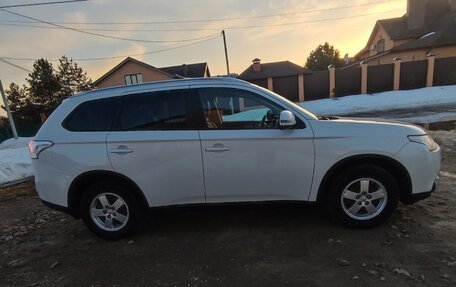 Mitsubishi Outlander III рестайлинг 3, 2014 год, 1 450 000 рублей, 3 фотография