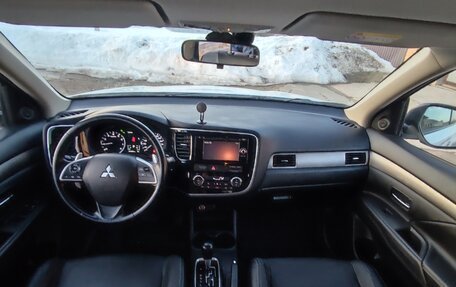 Mitsubishi Outlander III рестайлинг 3, 2014 год, 1 450 000 рублей, 9 фотография