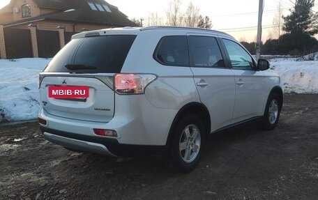 Mitsubishi Outlander III рестайлинг 3, 2014 год, 1 450 000 рублей, 4 фотография