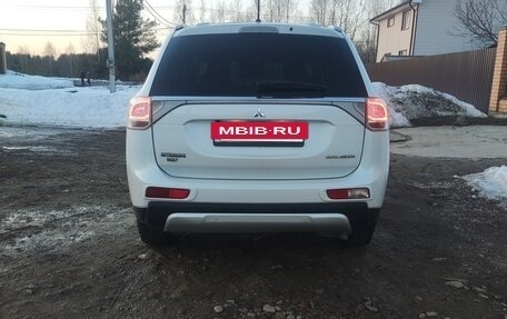 Mitsubishi Outlander III рестайлинг 3, 2014 год, 1 450 000 рублей, 5 фотография