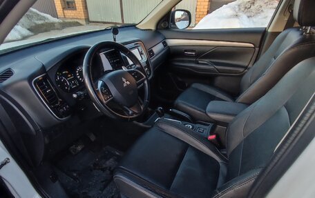 Mitsubishi Outlander III рестайлинг 3, 2014 год, 1 450 000 рублей, 8 фотография