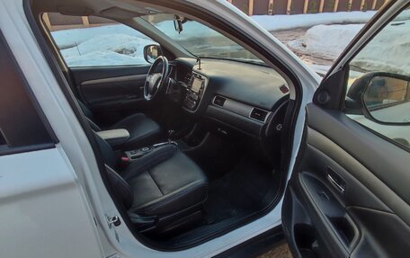 Mitsubishi Outlander III рестайлинг 3, 2014 год, 1 450 000 рублей, 11 фотография