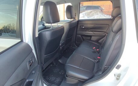 Mitsubishi Outlander III рестайлинг 3, 2014 год, 1 450 000 рублей, 13 фотография