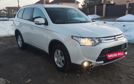 Mitsubishi Outlander III рестайлинг 3, 2014 год, 1 450 000 рублей, 2 фотография