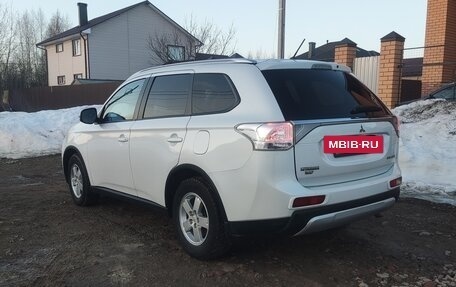 Mitsubishi Outlander III рестайлинг 3, 2014 год, 1 450 000 рублей, 6 фотография