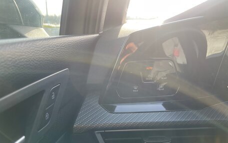 Volkswagen Golf VIII, 2020 год, 2 850 000 рублей, 16 фотография