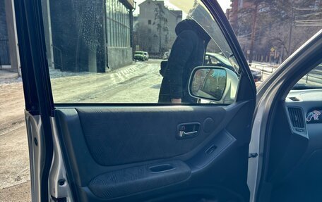 Toyota Kluger I, 2003 год, 1 300 000 рублей, 18 фотография