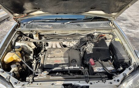 Toyota Kluger I, 2003 год, 1 300 000 рублей, 25 фотография