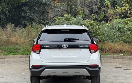 Toyota Yaris XP150 рестайлинг, 2022 год, 1 450 000 рублей, 5 фотография