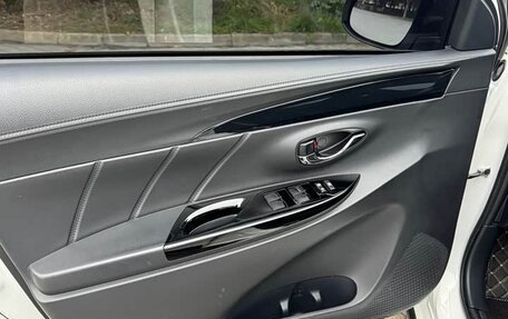 Toyota Yaris XP150 рестайлинг, 2022 год, 1 450 000 рублей, 13 фотография