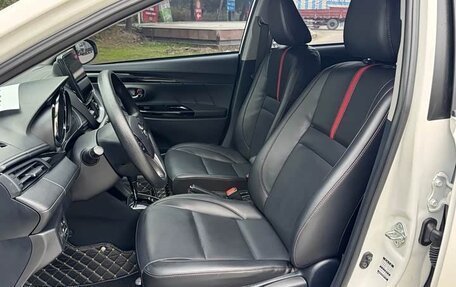 Toyota Yaris XP150 рестайлинг, 2022 год, 1 450 000 рублей, 12 фотография