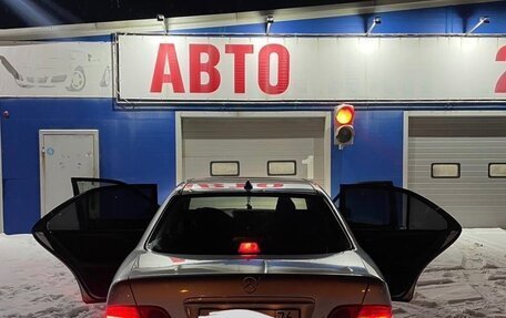 Mercedes-Benz E-Класс, 1997 год, 385 000 рублей, 3 фотография