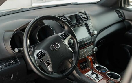 Toyota Highlander III, 2011 год, 1 760 000 рублей, 11 фотография