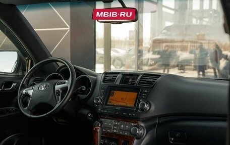 Toyota Highlander III, 2011 год, 1 760 000 рублей, 10 фотография