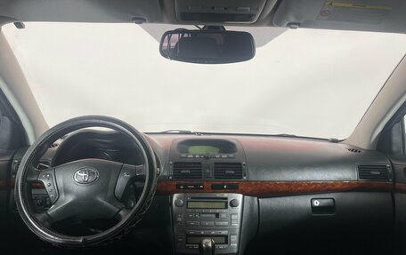 Toyota Avensis III рестайлинг, 2004 год, 645 000 рублей, 12 фотография