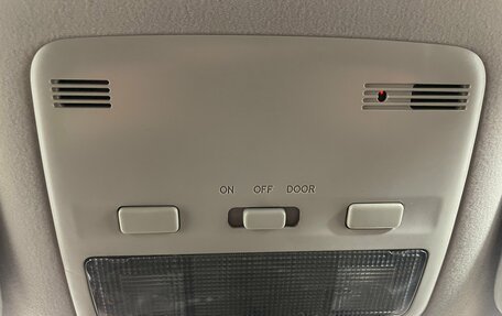 Toyota Avensis III рестайлинг, 2004 год, 645 000 рублей, 20 фотография