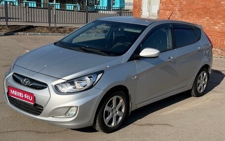 Hyundai Solaris II рестайлинг, 2012 год, 530 000 рублей, 1 фотография