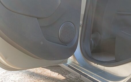 Renault Sandero II рестайлинг, 2015 год, 980 000 рублей, 16 фотография