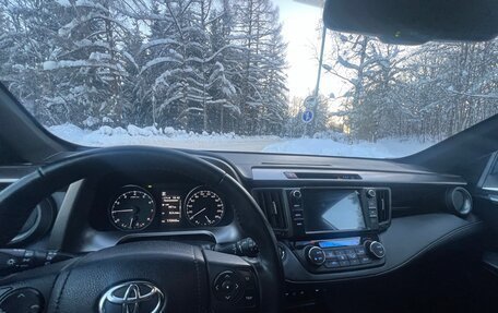 Toyota RAV4, 2018 год, 2 450 000 рублей, 3 фотография