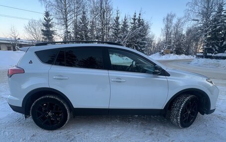 Toyota RAV4, 2018 год, 2 450 000 рублей, 2 фотография