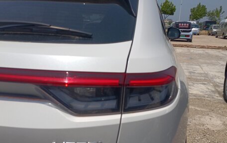 Honda Vezel, 2023 год, 1 940 000 рублей, 5 фотография