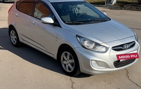 Hyundai Solaris II рестайлинг, 2012 год, 530 000 рублей, 2 фотография