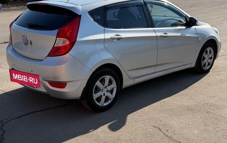 Hyundai Solaris II рестайлинг, 2012 год, 530 000 рублей, 3 фотография