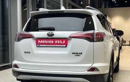Toyota RAV4, 2015 год, 2 299 000 рублей, 10 фотография