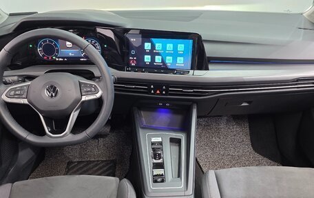 Volkswagen Golf VIII, 2022 год, 2 330 000 рублей, 8 фотография