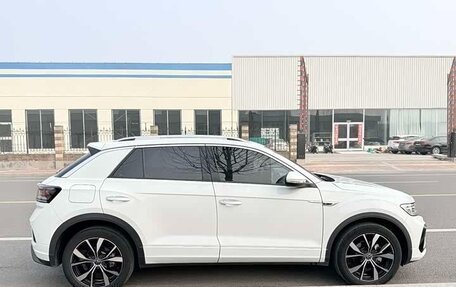 Volkswagen T-Roc I, 2023 год, 1 850 333 рублей, 4 фотография