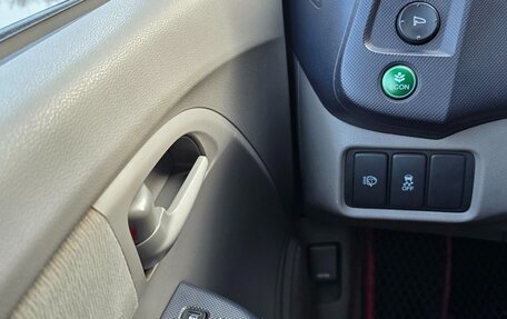 Honda Insight II рестайлинг, 2010 год, 550 000 рублей, 22 фотография