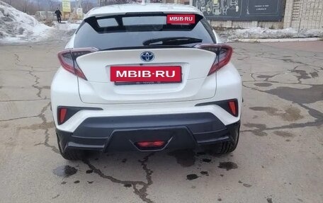 Toyota C-HR I рестайлинг, 2017 год, 2 200 000 рублей, 3 фотография