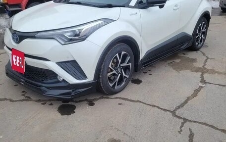 Toyota C-HR I рестайлинг, 2017 год, 2 200 000 рублей, 2 фотография