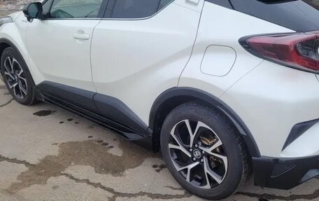 Toyota C-HR I рестайлинг, 2017 год, 2 200 000 рублей, 4 фотография