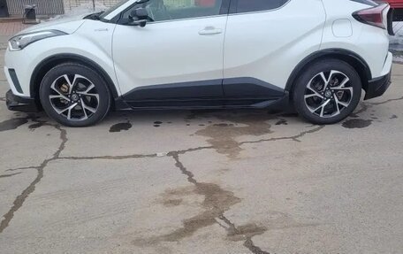 Toyota C-HR I рестайлинг, 2017 год, 2 200 000 рублей, 6 фотография