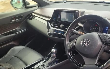 Toyota C-HR I рестайлинг, 2017 год, 2 200 000 рублей, 16 фотография