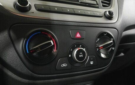 Hyundai Solaris II рестайлинг, 2018 год, 989 000 рублей, 13 фотография