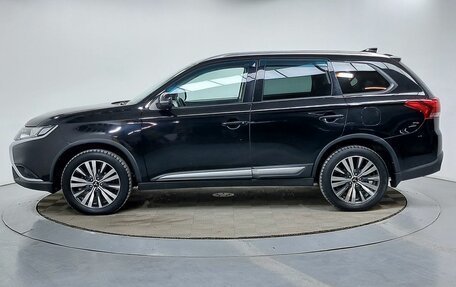 Mitsubishi Outlander III рестайлинг 3, 2019 год, 2 349 000 рублей, 8 фотография