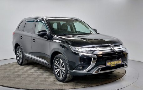 Mitsubishi Outlander III рестайлинг 3, 2019 год, 2 349 000 рублей, 3 фотография