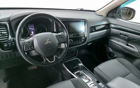 Mitsubishi Outlander III рестайлинг 3, 2019 год, 2 349 000 рублей, 10 фотография