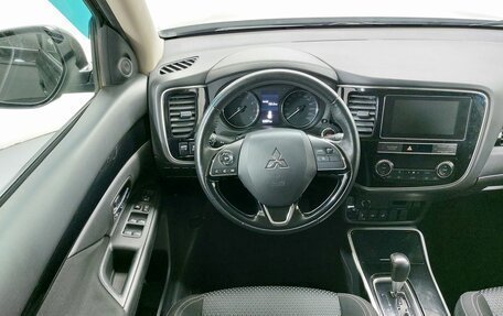 Mitsubishi Outlander III рестайлинг 3, 2019 год, 2 349 000 рублей, 11 фотография