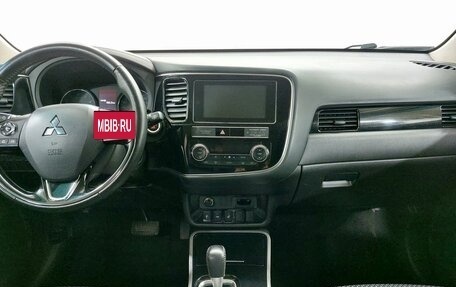 Mitsubishi Outlander III рестайлинг 3, 2019 год, 2 349 000 рублей, 12 фотография