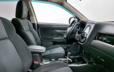 Mitsubishi Outlander III рестайлинг 3, 2019 год, 2 349 000 рублей, 14 фотография