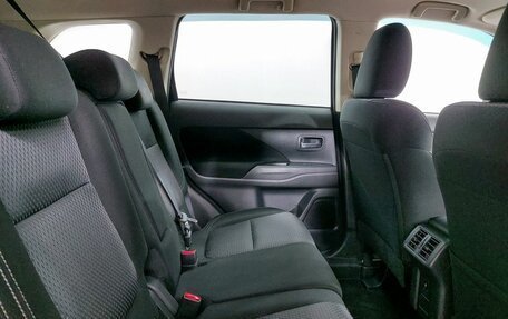 Mitsubishi Outlander III рестайлинг 3, 2019 год, 2 349 000 рублей, 15 фотография