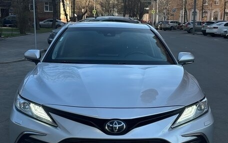 Toyota Camry, 2022 год, 3 450 000 рублей, 1 фотография