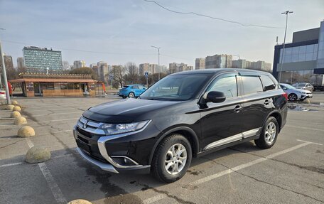 Mitsubishi Outlander III рестайлинг 3, 2018 год, 2 100 000 рублей, 1 фотография