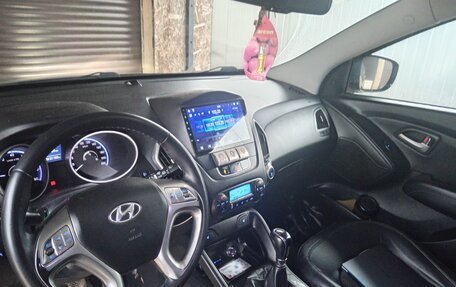 Hyundai ix35 I рестайлинг, 2012 год, 1 000 000 рублей, 4 фотография