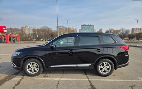 Mitsubishi Outlander III рестайлинг 3, 2018 год, 2 100 000 рублей, 2 фотография
