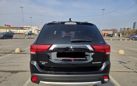 Mitsubishi Outlander III рестайлинг 3, 2018 год, 2 100 000 рублей, 4 фотография