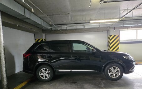 Mitsubishi Outlander III рестайлинг 3, 2018 год, 2 100 000 рублей, 17 фотография